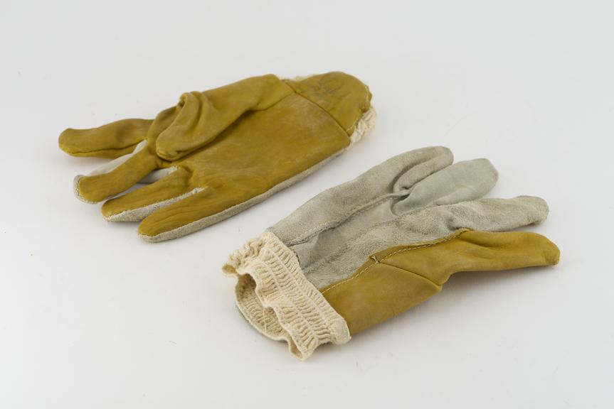 Miner's pair of leather gloves with elasticated wrists