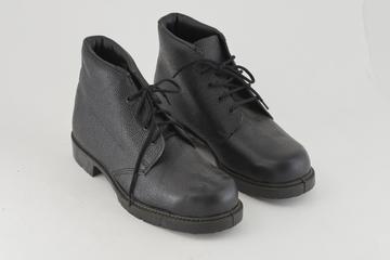 Pair of glass worker's boots with kevlar lining