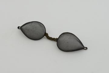 Pair Pear Shaped Convex Wire Gauze Spectacles
