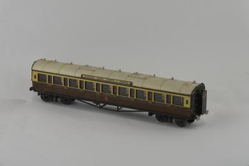 Model railway carriage, 'O' gauge, GWR bogie corridor 3rd No