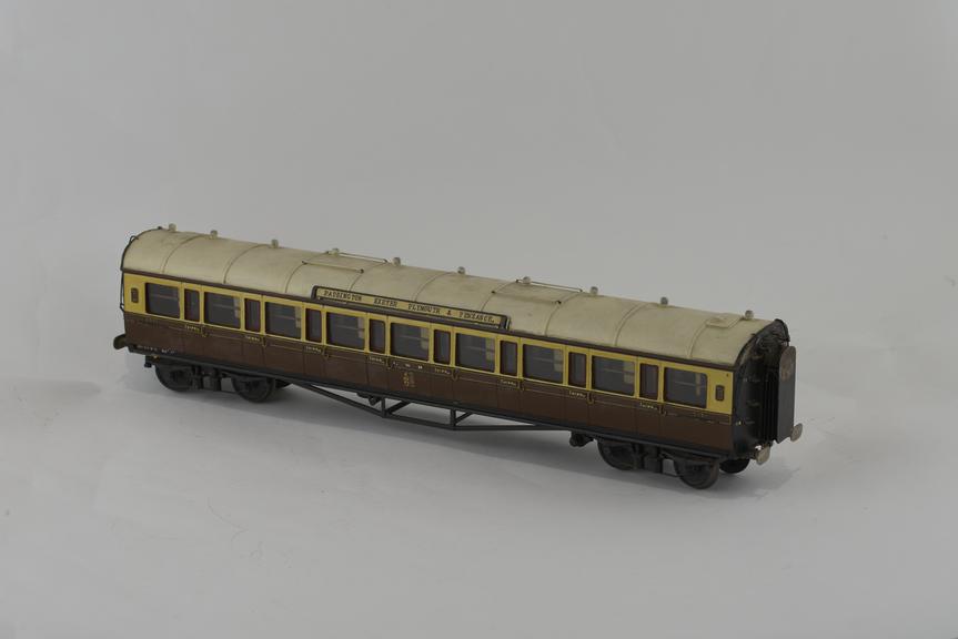 Model railway carriage, 'O' gauge, GWR bogie corridor 3rd No
