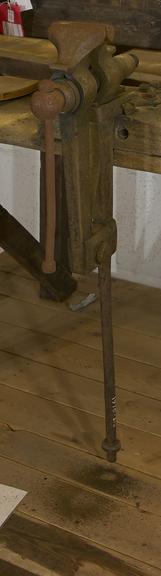 Large gate-leg vice
