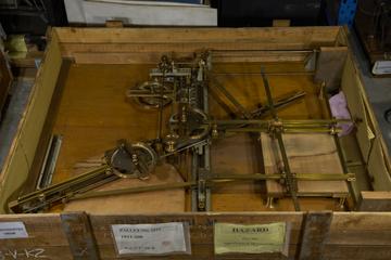 Perspective drawing instrument on wooden base