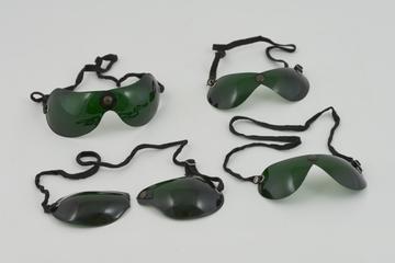 Five pairs of folding sun glasses, for Homesun 100 ultra violet sun lamp
