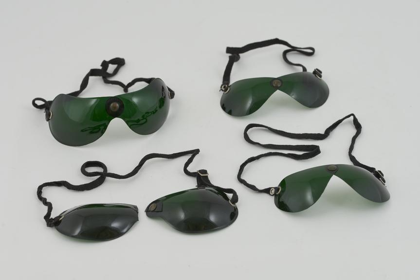Five pairs of folding sun glasses, for Homesun 100 ultra violet sun lamp