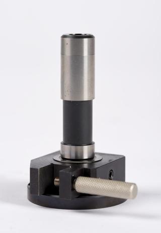 Probe and probe holder fitting into the probe socketof the Mitutoyo co-ordinate measuring machine