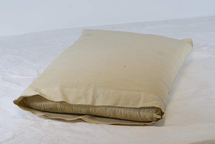 Dunlop 'Dunlopillo' Pillow