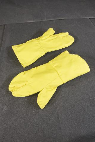 Pair of Protective Gauntlet Mitten Gloves, with Index Finger Housing, for Shipboard Firefighting Suit