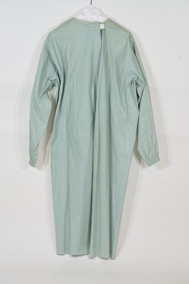 "Barrier" Non-Woven Disposable Hospital Theatre Surgical Gown (large)