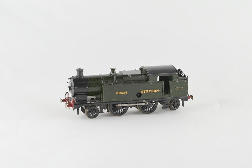 Clockwork model steam locomotive