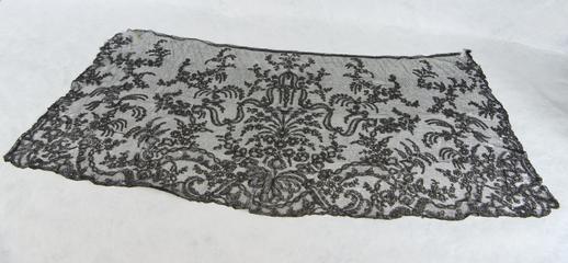 Scarf of black Chantilly lace