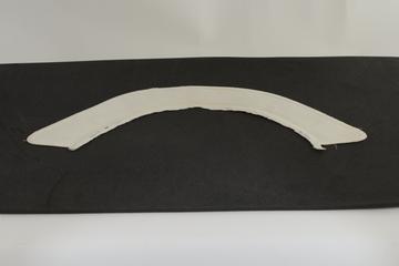 Stiffened white linen collar, rounded pointed tips