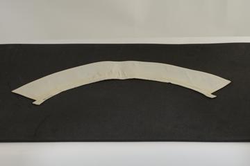 White linen collar with square collar tips