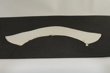 Stiffened white linen nurses' collar