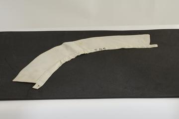 Stiffened linen collar with buttonholes