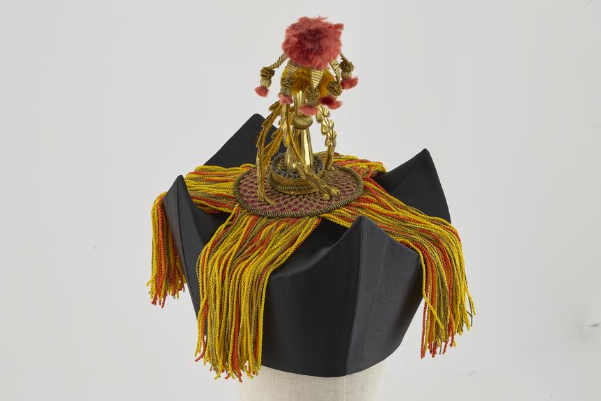 Cap for academic robes of a doctor of medicine and pharmacy [replica]