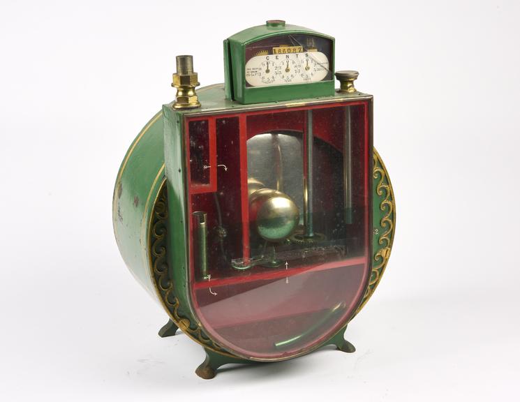 Wet gas meter no.166.087, with glass front.