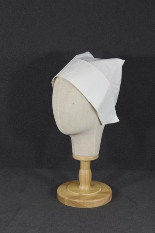 White cotton cap with button