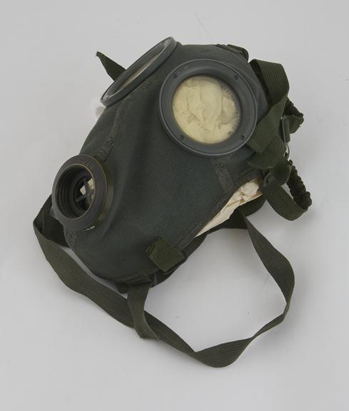Auergesellschaft, Berlin, gasmask facepiece type 747