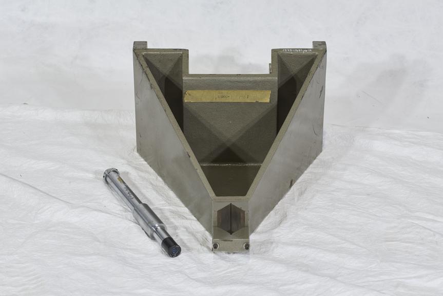 Alignment Accessory consisting of Microscope with Graticule