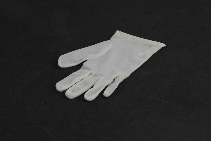 Clean room nylon mesh glove