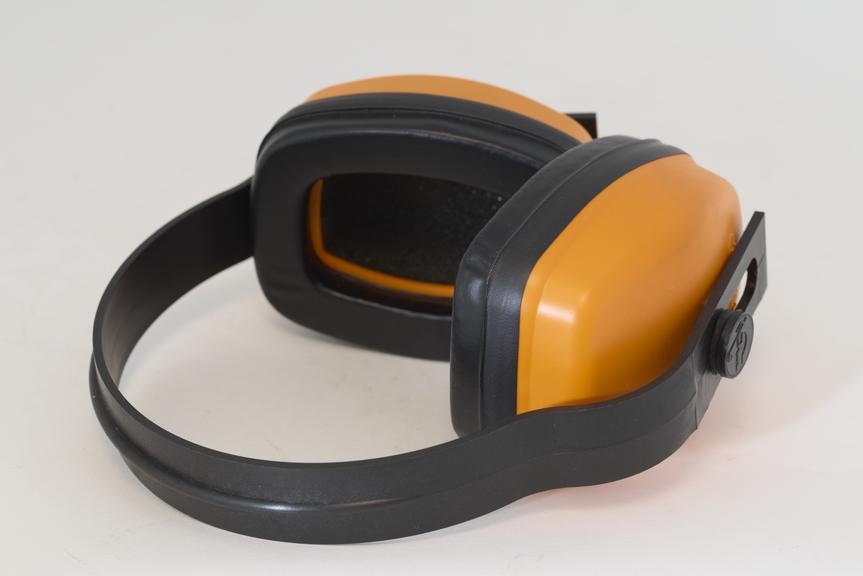Protective ear muffs ("Universal")