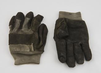 Pair of chrome leather and cotton gloves