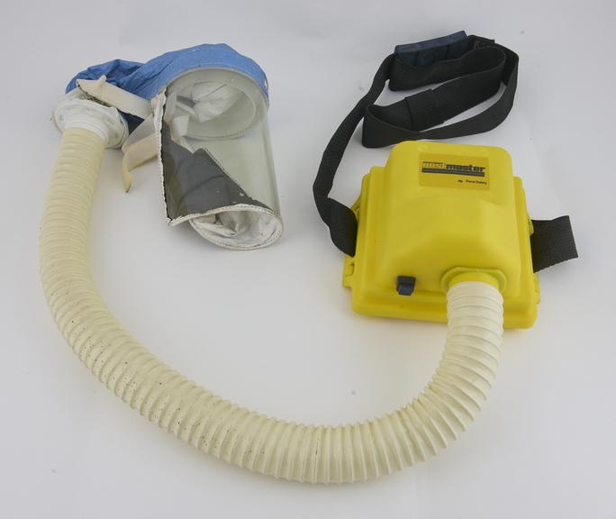 Dustmaster air filter hood and mask comprising visor