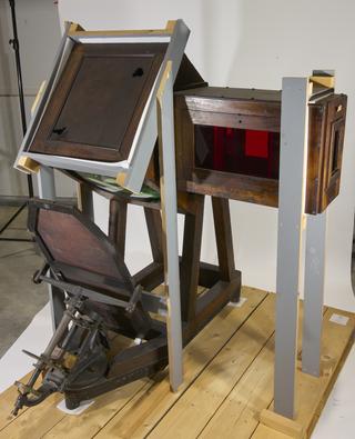 Solar (improved dialytic) enlarging apparatus with heliostat by Monckhoven