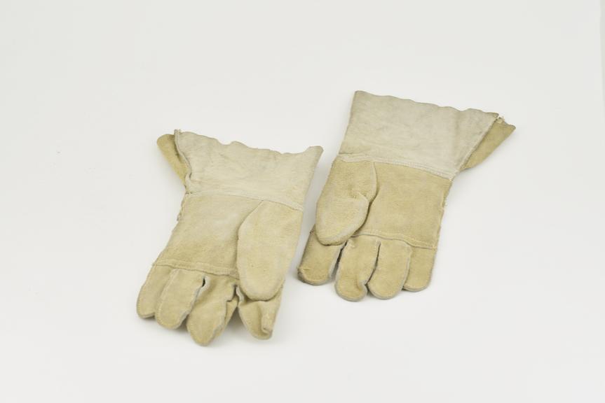 Pair of chrome leather gauntlets with soft gussetted cuff (style A/123)