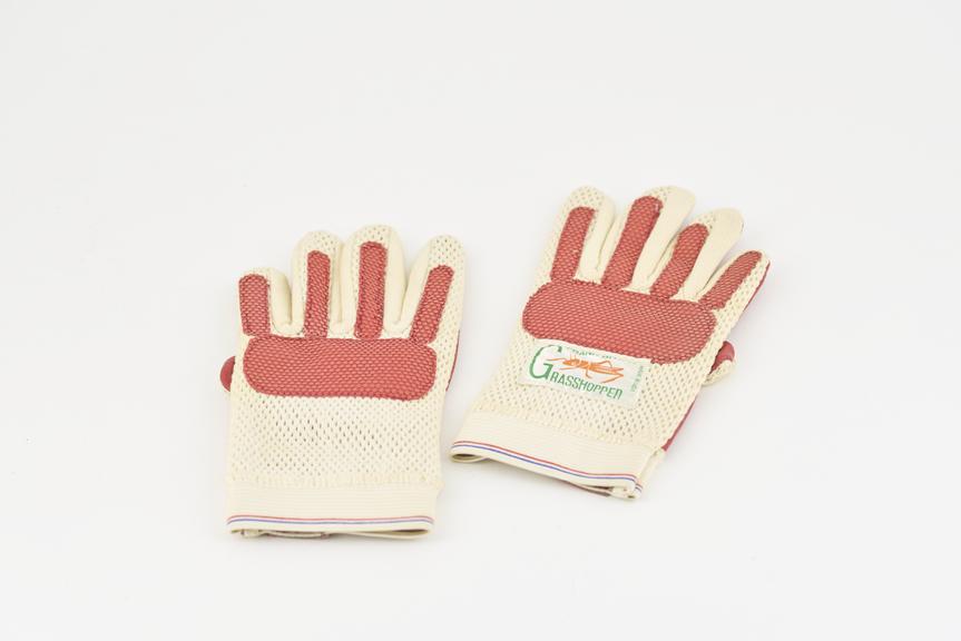 Pair "No 4" goalkeeper's gloves