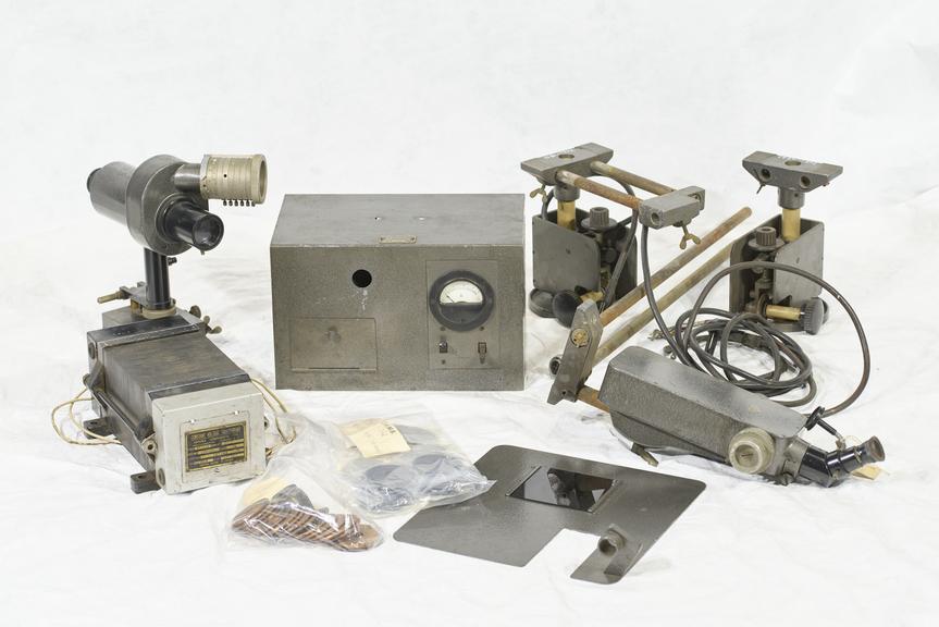 Spectroscope for rapid spectro-chemical analysis of metals by R. Fuess