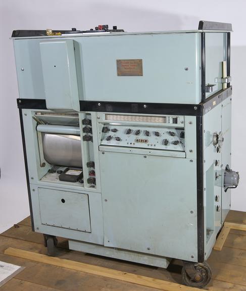 SP 100 infrared prism spectrophotometer by Unicam Instruments