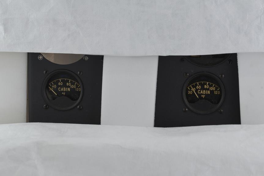 Two gauges cabin temp. degree Fahrenheit (Smiths)