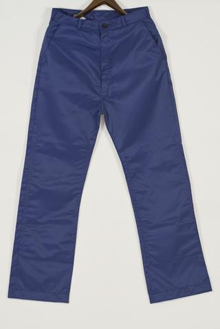 Trousers with pockets for leg guards