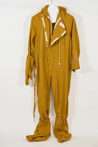 Live-line working woollen/stainless steel fibre suit with socks and a single glove