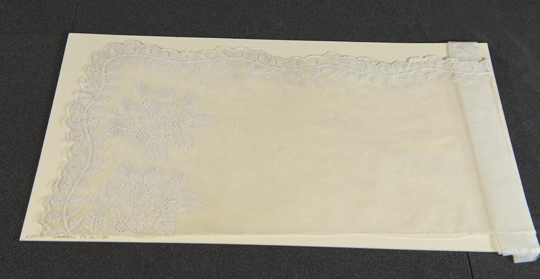 Long 2-panelled lace collar or bertha