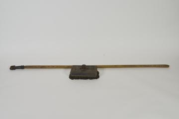 Floor buff and handle