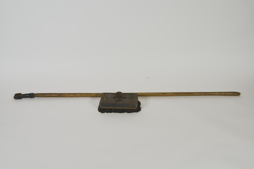 Floor buff and handle