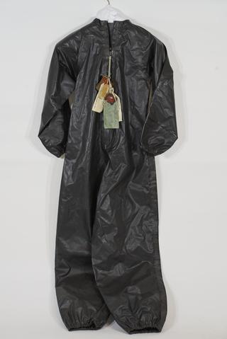 Protective, Non-Ventilated, Suit for the Refuelling of Aircraft