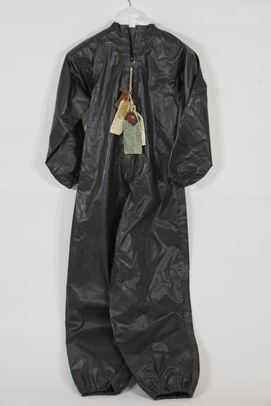 Protective, Non-Ventilated, Suit for the Refuelling of Aircraft