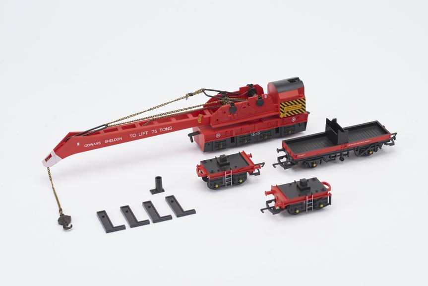 Model rail crane and two wagons, c 1995.