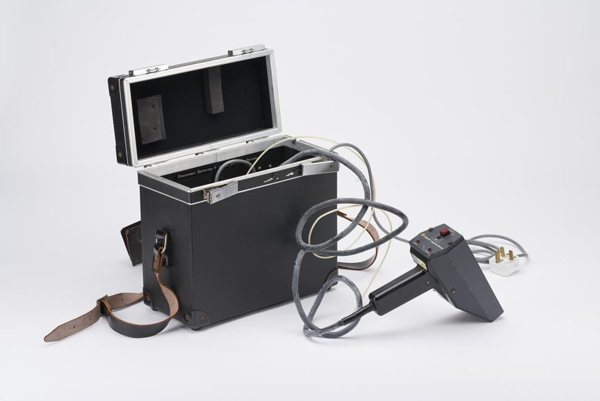 Ai Model 55 explosives detector formerly containing a 10mC Ni63 radioactive source. Detector