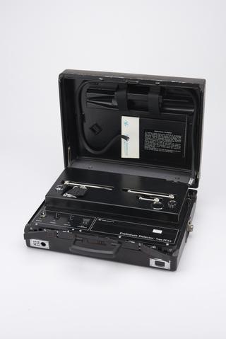 Graseby Dynamics model PD2A explosives detector kit fitted in a large briefcase.