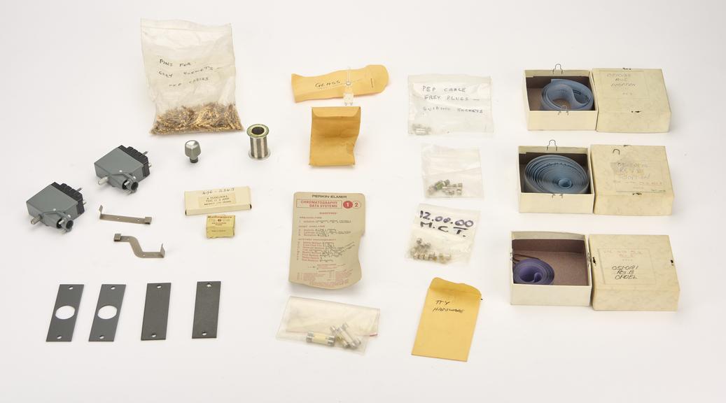 Box of components for gas chromatography data processing system