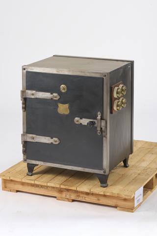 Electric oven, by GEC, 1895-1910.