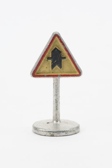 Model Road Sign, Right of Way at Crossroads