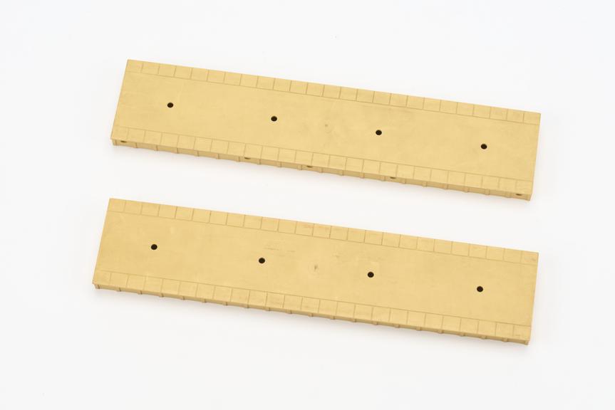 Two Model Railway Station Island Platform Centre Sections