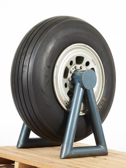 Main undercarriage wheel