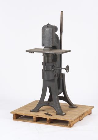 Lever-operated workshop press